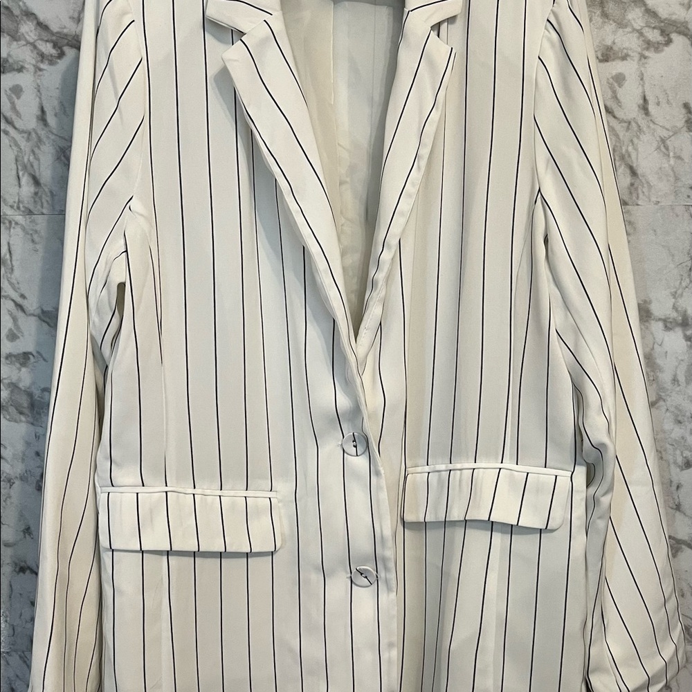 🤍White, striped, double breasted blazer🖤